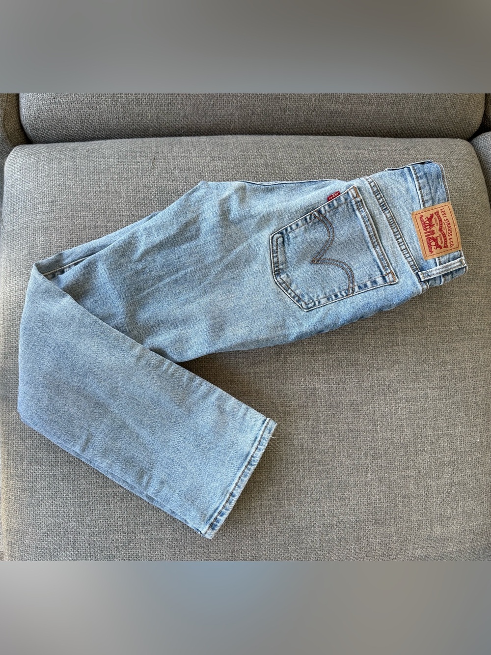 LEVI’S Sz 28 Wedgie Straight Jeans - Distressed